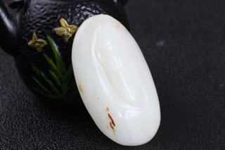和田玉只有在中国才受欢迎?国际市场上的确比不过翡翠!
